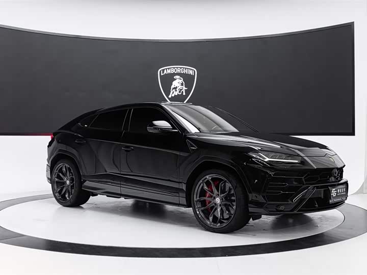 Фото 3 - Lamborghini Urus
