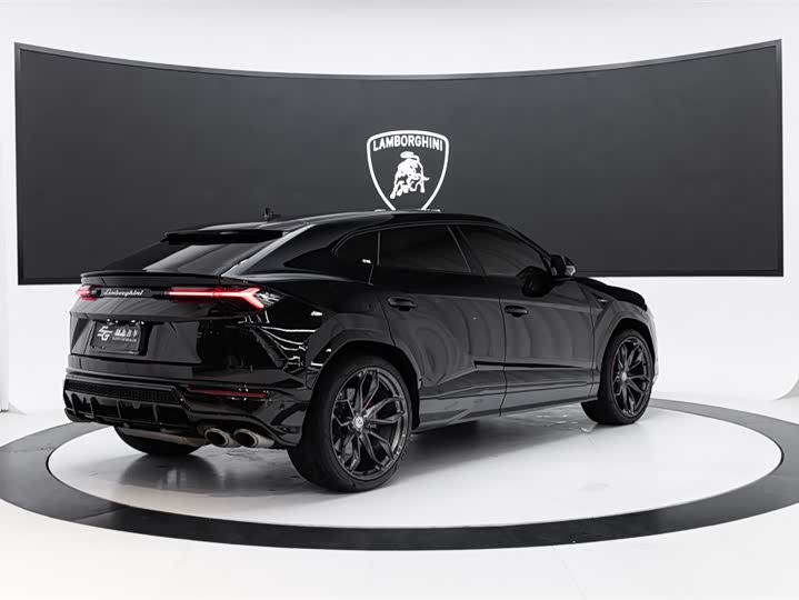 Фото 4 - Lamborghini Urus