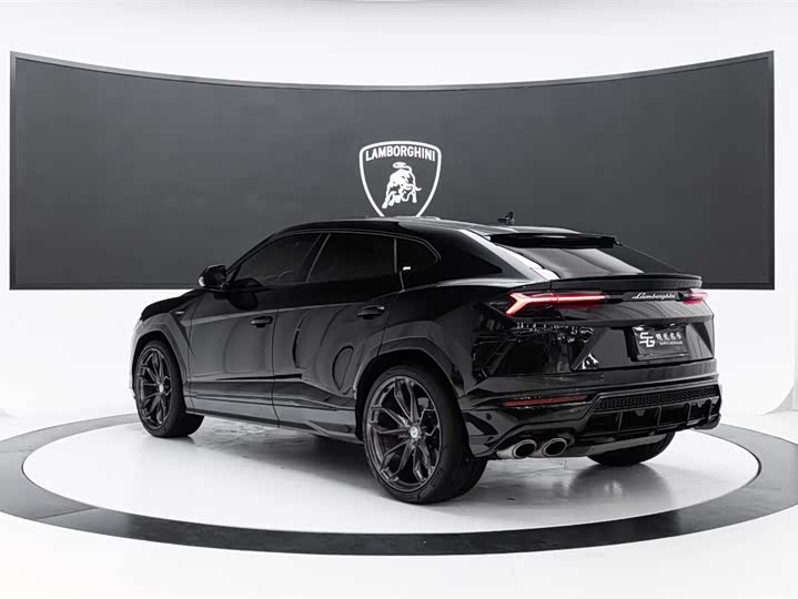 Фото 6 - Lamborghini Urus