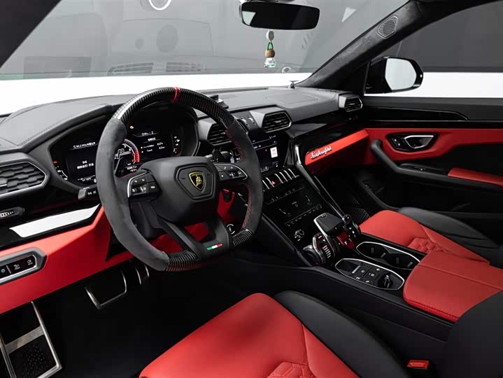Фото 8 - Lamborghini Urus