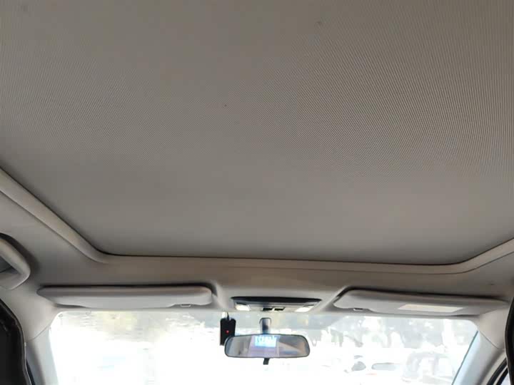 Фото 8 - Honda Vezel