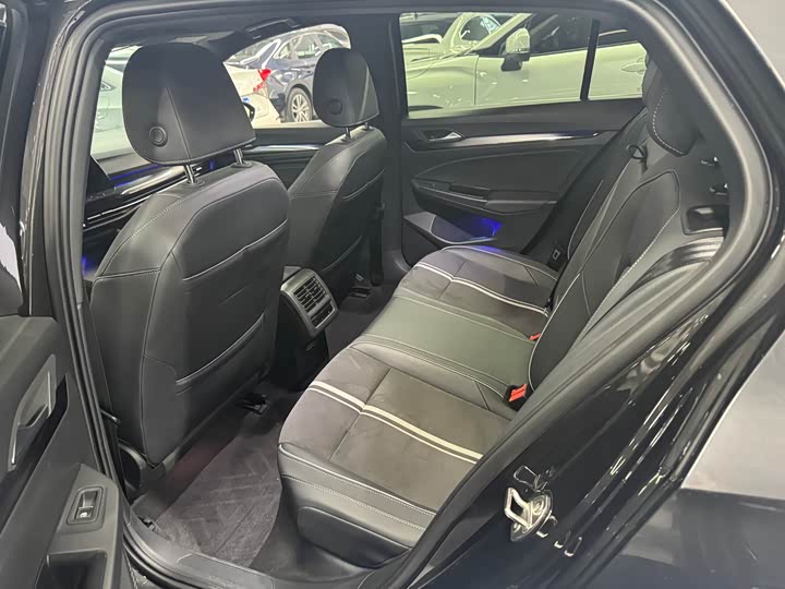 Фото 6 - Volkswagen Golf