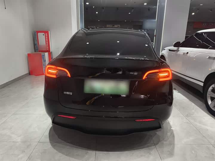 Фото 6 - Tesla Model Y