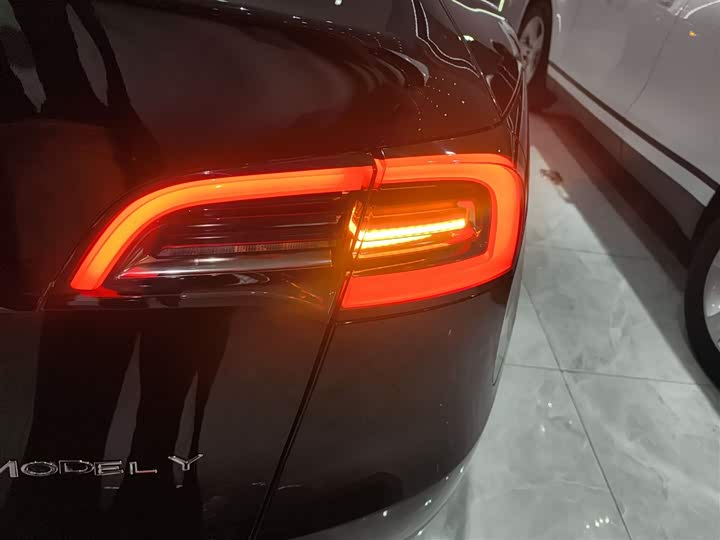 Фото 8 - Tesla Model Y