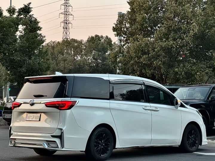 Фото 9 - Buick GL8 ES