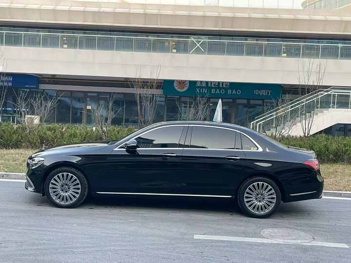 Фото 3 - Mercedes-Benz E-Class