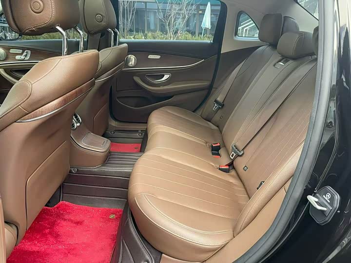 Фото 7 - Mercedes-Benz E-Class