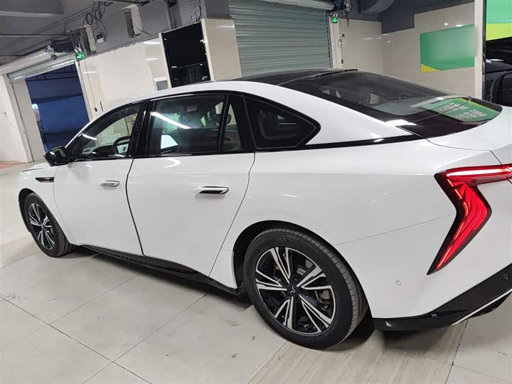 Фото 5 - Hongqi EH7