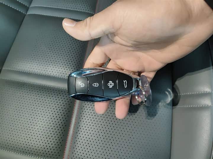 Фото 9 - Hongqi EH7