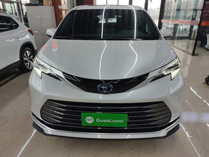 Фото 3 - Toyota Sienna