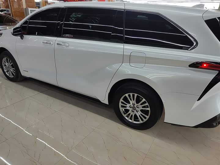 Фото 5 - Toyota Sienna