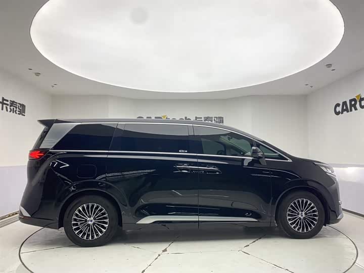 Фото 4 - Denza D9