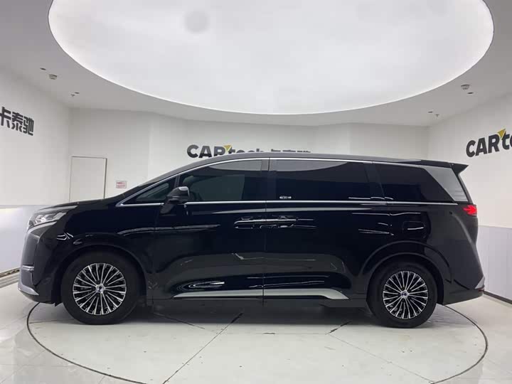 Фото 8 - Denza D9