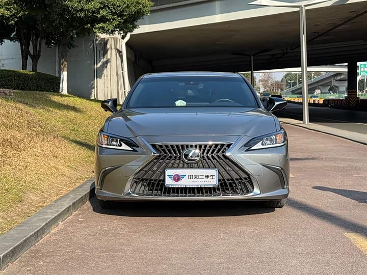 Фото 2 - Lexus ES