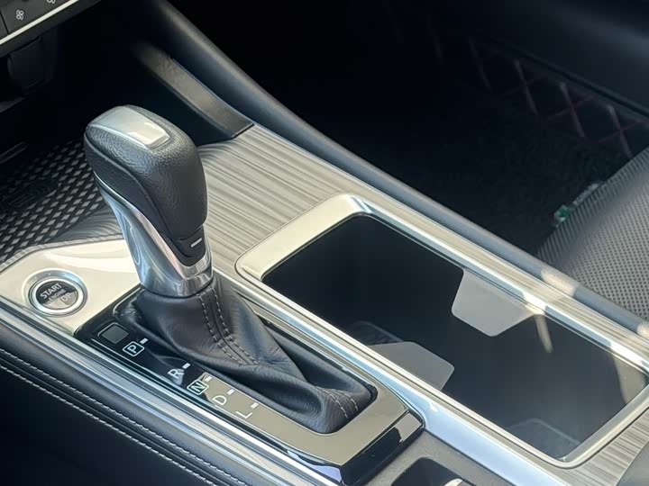 Фото 9 - Nissan Teana