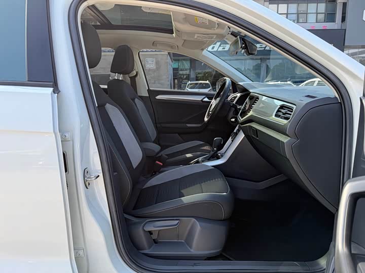 Фото 8 - Volkswagen T-Roc