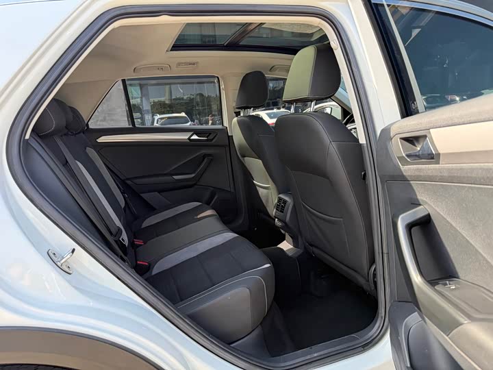 Фото 9 - Volkswagen T-Roc