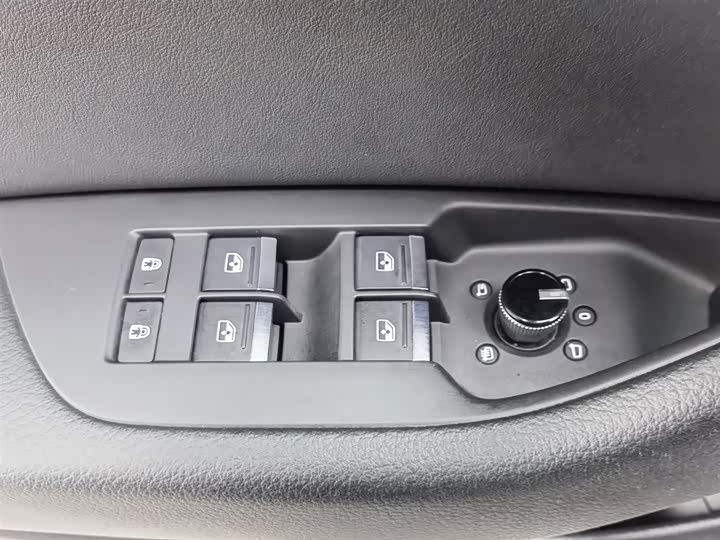 Фото 9 - Audi A6L