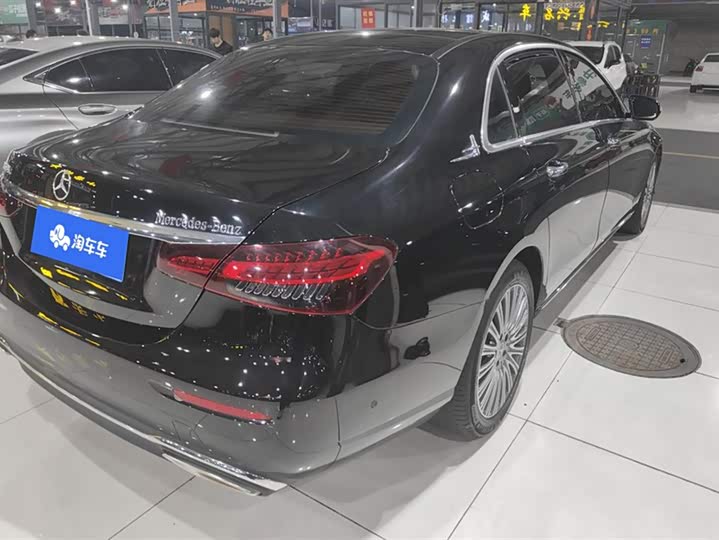 Фото 3 - Mercedes-Benz E-Class