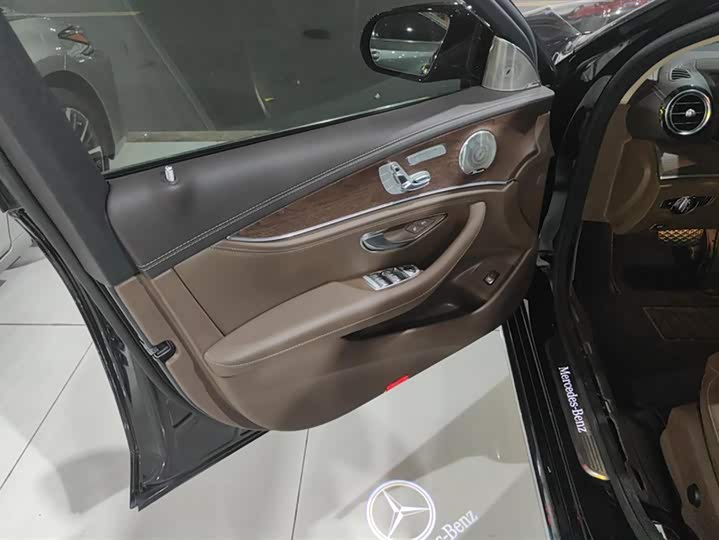 Фото 7 - Mercedes-Benz E-Class