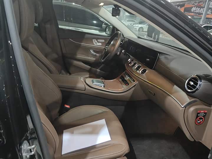 Фото 8 - Mercedes-Benz E-Class