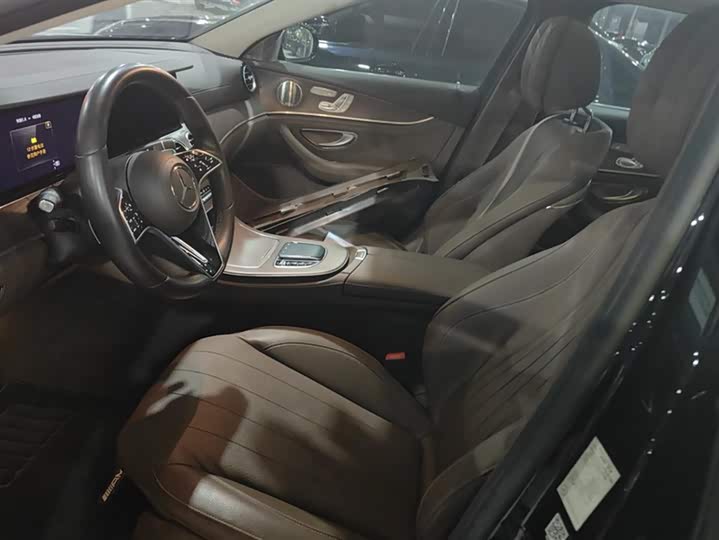 Фото 9 - Mercedes-Benz E-Class