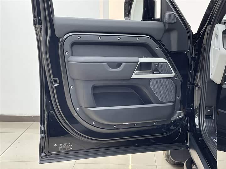 Фото 9 - Land Rover Defender