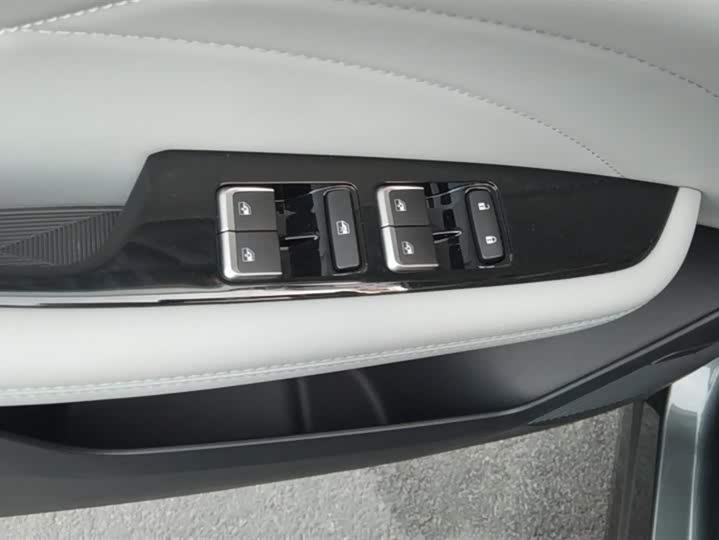 Фото 7 - Changan UNI-Z Hybrid