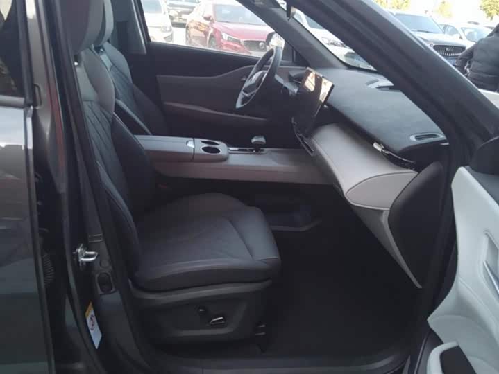 Фото 8 - Changan UNI-Z Hybrid