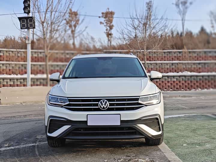 Фото 2 - Volkswagen Tiguan L Pro