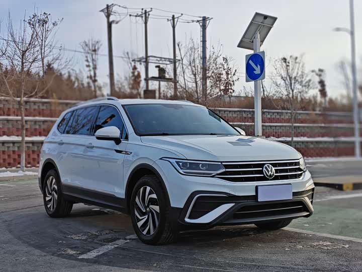 Фото 3 - Volkswagen Tiguan L Pro