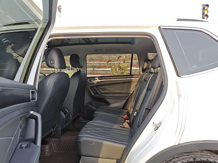 Фото 5 - Volkswagen Tiguan L Pro