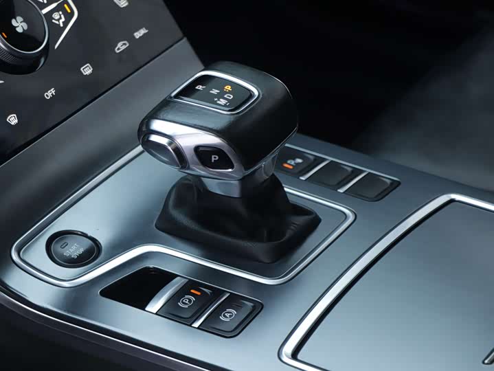 Фото 8 - Hongqi H5