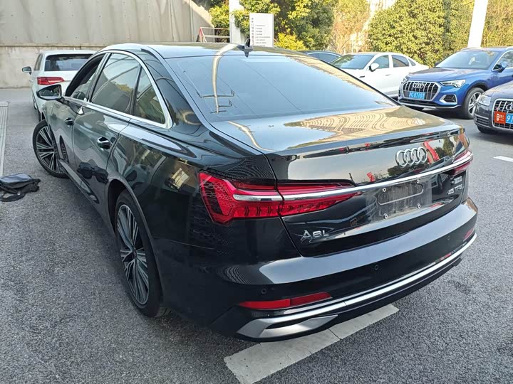 Фото 5 - Audi A6L