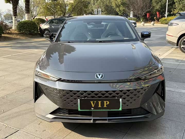 Фото 2 - Changan UNI-V Hybrid