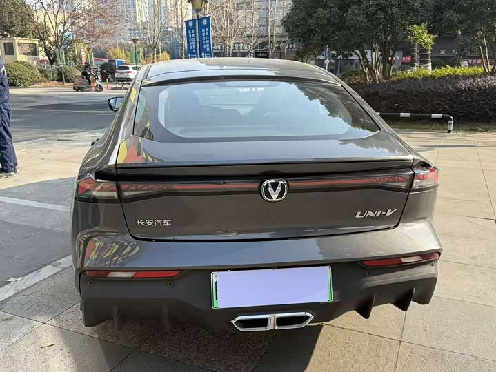 Фото 6 - Changan UNI-V Hybrid