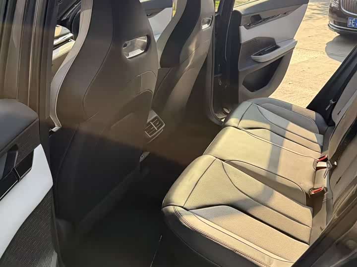 Фото 9 - Changan UNI-V Hybrid