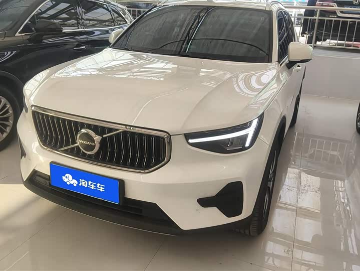 Фото 1 - Volvo XC40