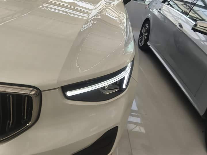 Фото 5 - Volvo XC40