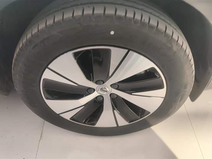 Фото 6 - Volvo XC40