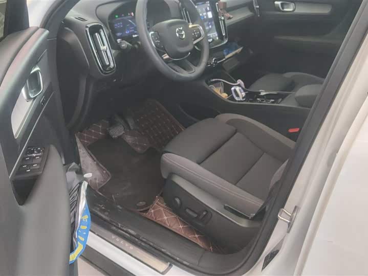 Фото 9 - Volvo XC40