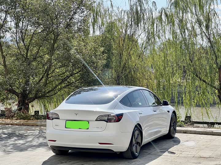 Фото 6 - Tesla Model 3