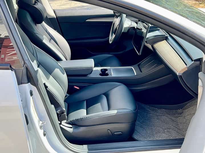 Фото 9 - Tesla Model 3