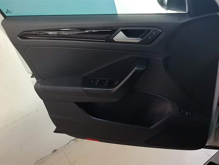 Фото 7 - Volkswagen T-Roc