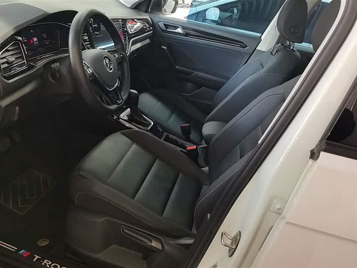 Фото 9 - Volkswagen T-Roc