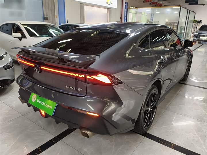 Фото 7 - Changan UNI-V