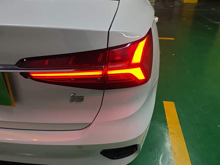 Фото 8 - Roewe i5