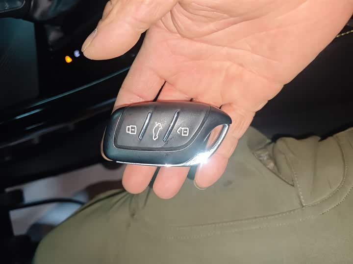 Фото 9 - Roewe i5