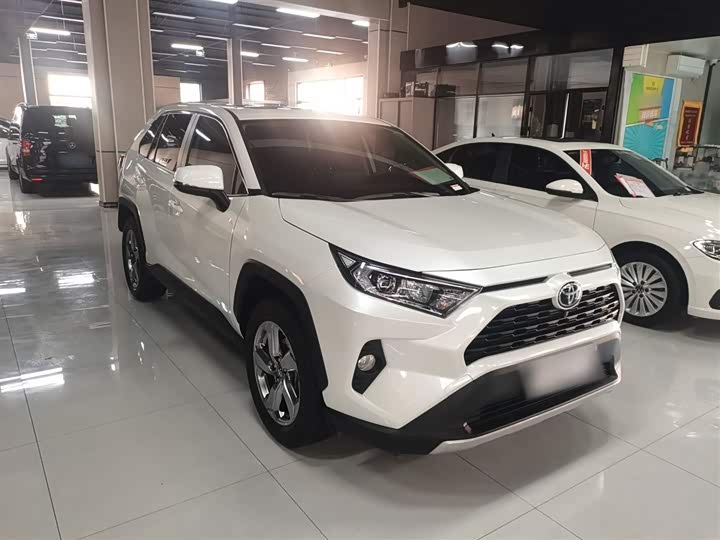 Фото 4 - Toyota RAV4