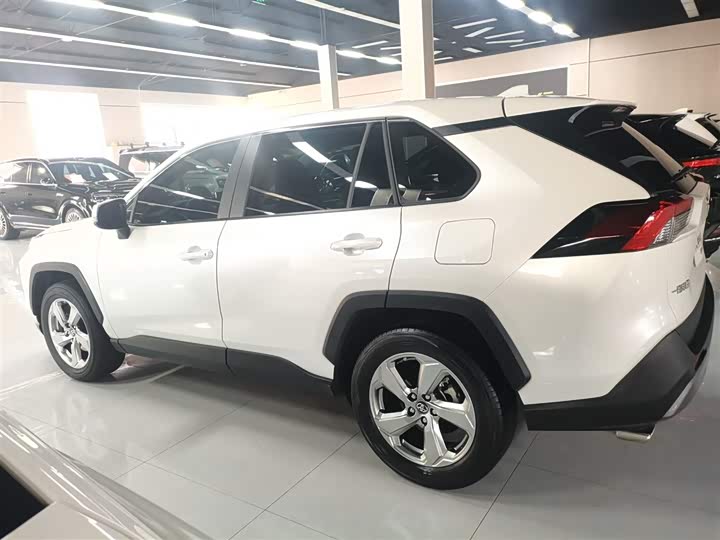 Фото 5 - Toyota RAV4